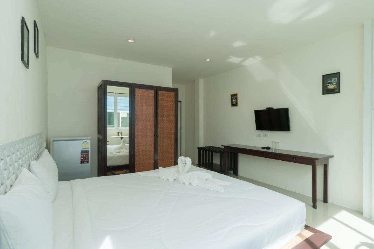 Hangover Inn Phuket Exteriör bild